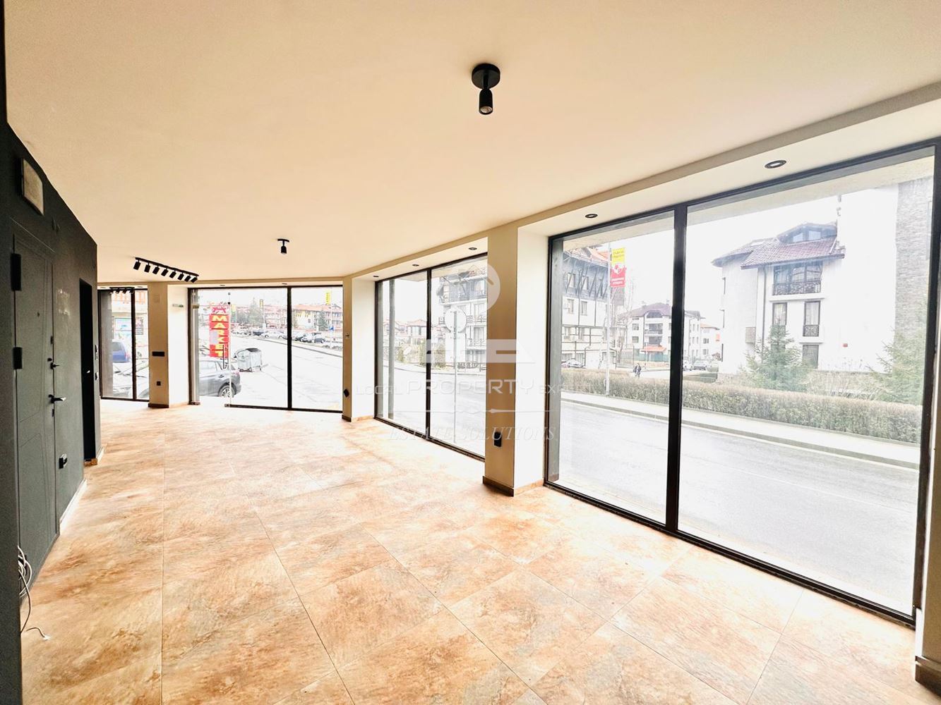 ТЪРГОВСКО ПОМЕЩЕНИЕ ПОД НАЕМ НА ТОП ЛОКАЦИЯ КВ. "ГРАМАДЕТО", УЛ. "НАЙДЕН ГЕРОВ 36", ГР. БАНСКО. - 0