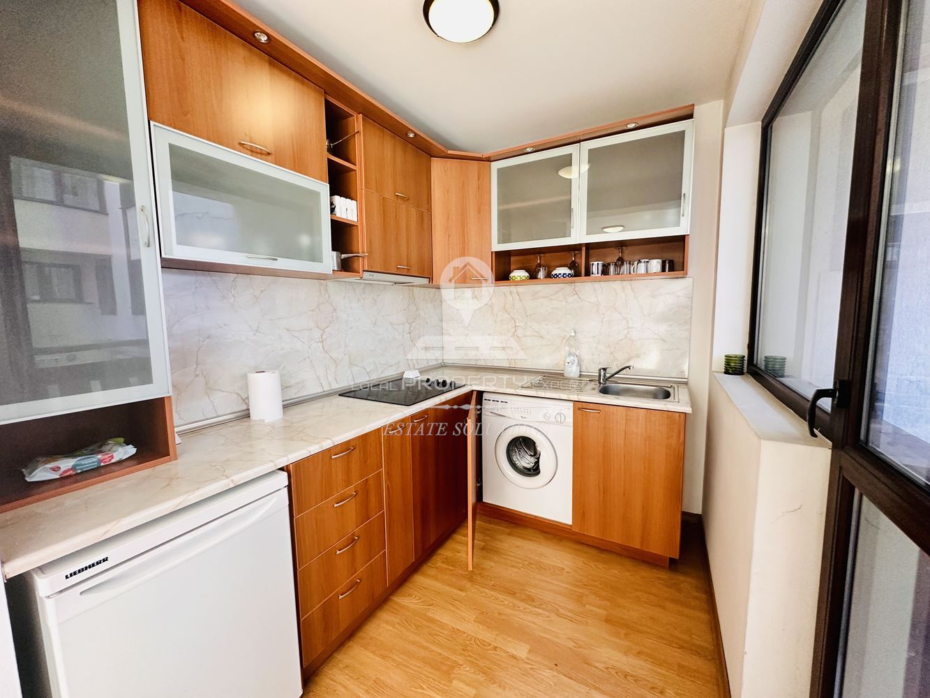 ЮЖЕН ДВУСТАЕН АПАРТАМЕНТ В ЖИЛИЩНА СГРАДА "ВИХРЕН", ГР. БАНСКО - 0