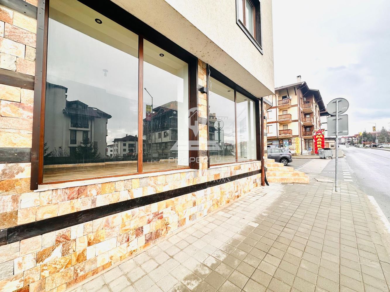 ТЪРГОВСКО ПОМЕЩЕНИЕ ПОД НАЕМ НА ТОП ЛОКАЦИЯ КВ. "ГРАМАДЕТО", УЛ. "НАЙДЕН ГЕРОВ 36", ГР. БАНСКО. - 0