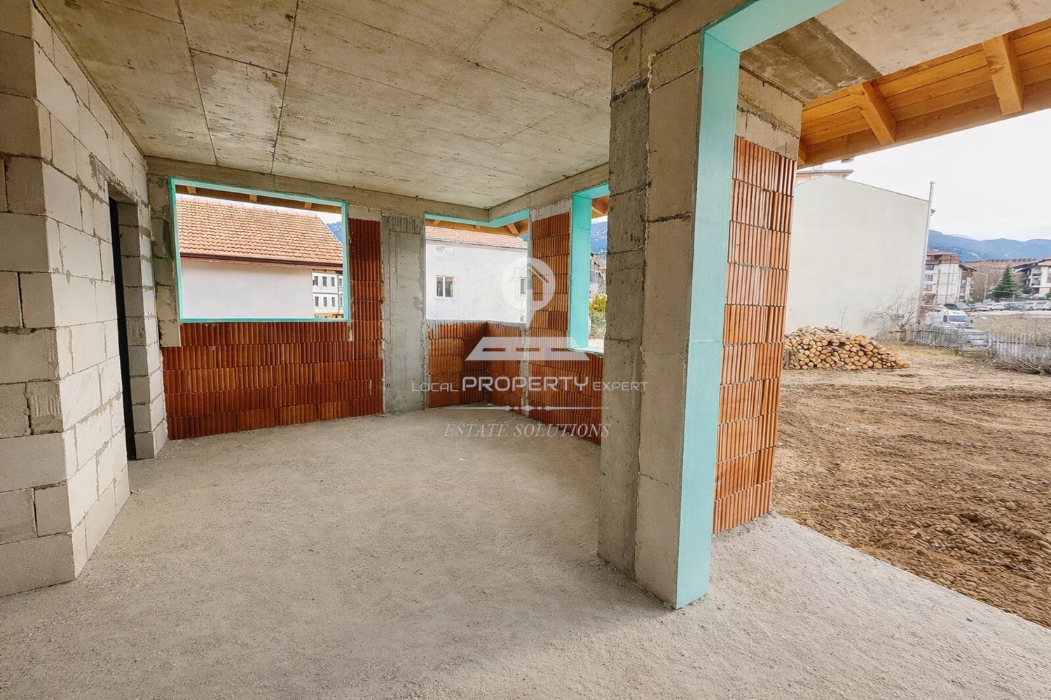 МЕЗОНЕТ СЪС СОБСТВЕН ДВОР И ПАРКОМЯСТО, ГР. БАНСКО - 0