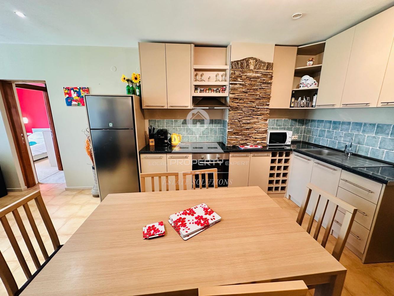 НАПЪЛНО ОБЗАВЕДЕН ТРИСТАЕН АПАРТАМЕНТ С НИСКА ТАКСА ЗА ПОДДРЪЖКА В ЖИЛИЩНА СГРАДА "МАНАСТИРА", УЛ. "НАЙДЕН ГЕРОВ", ГР. БАНСК - 0