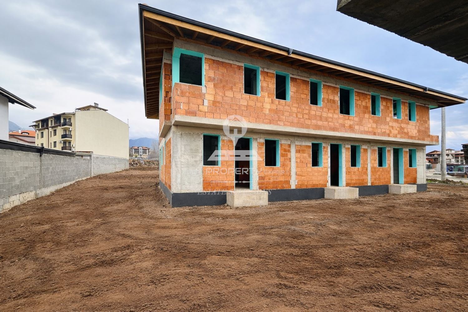 МЕЗОНЕТ СЪС СОБСТВЕН ДВОР И ПАРКОМЯСТО, ГР. БАНСКО - 0