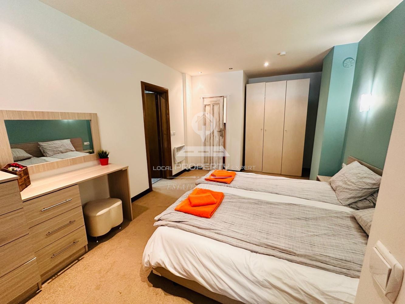 НАПЪЛНО ОБЗАВЕДЕН ТРИСТАЕН АПАРТАМЕНТ С НИСКА ТАКСА ЗА ПОДДРЪЖКА В ЖИЛИЩНА СГРАДА "МАНАСТИРА", УЛ. "НАЙДЕН ГЕРОВ", ГР. БАНСК - 0