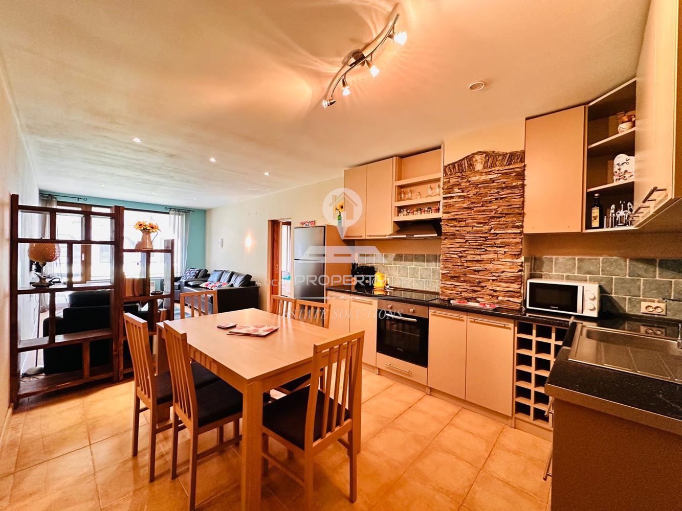 НАПЪЛНО ОБЗАВЕДЕН ТРИСТАЕН АПАРТАМЕНТ С НИСКА ТАКСА ЗА ПОДДРЪЖКА В ЖИЛИЩНА СГРАДА "МАНАСТИРА", УЛ. "НАЙДЕН ГЕРОВ", ГР. БАНСК - 0