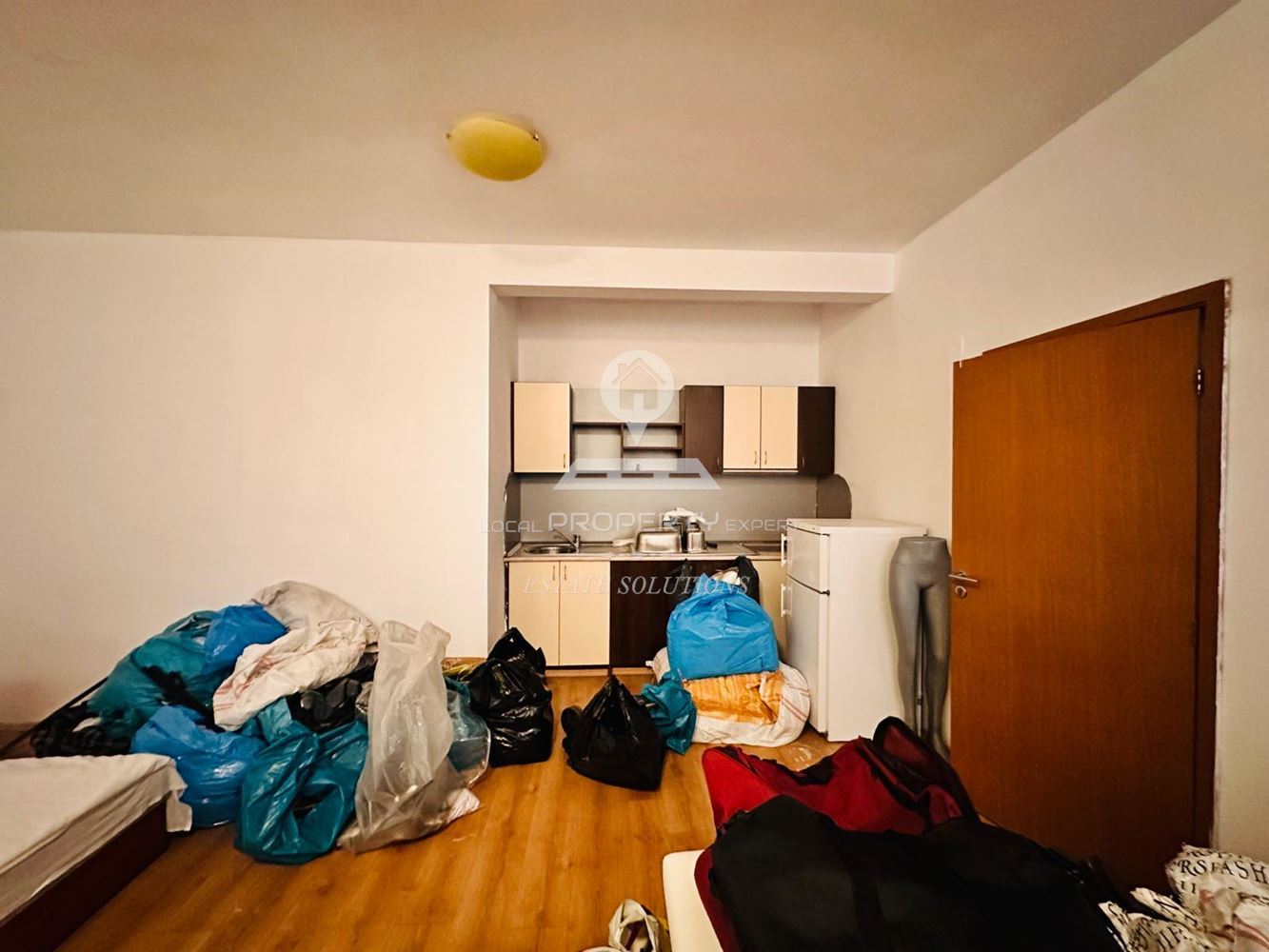 ЖИЛИЩНО ПОМЕЩЕНИЕ СЪС СТАТУТ НА СКЛАД В ЖИЛИЩНА СГРАДА ''СЕВЕРИНА'', КВ. ''ГЛАЗНЕ'', ГР. БАНСКО. - 0