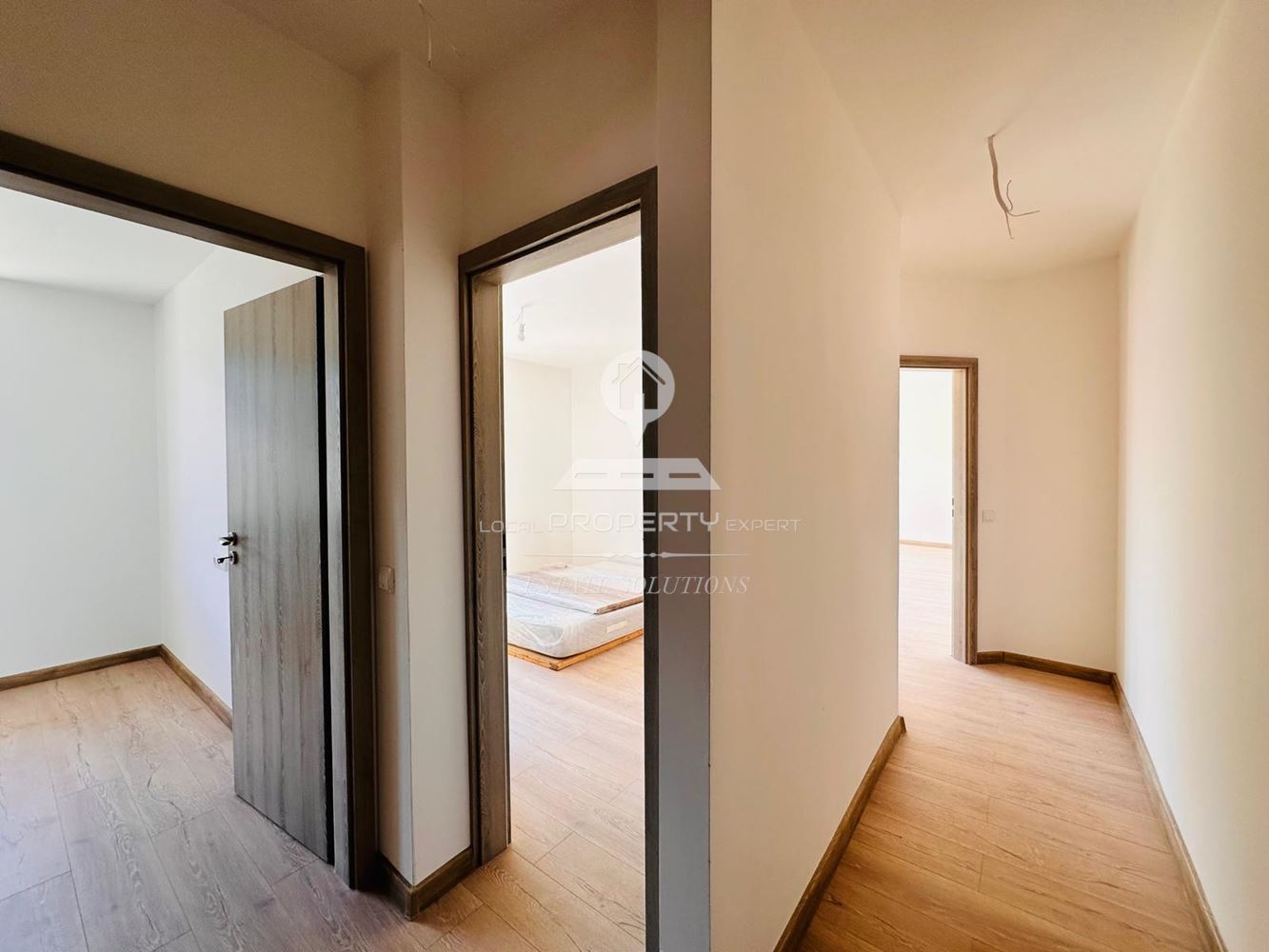 ЮЖЕН ТРИСТАЕН АПАРТАМЕНТ В ЖИЛИЩНА СГРАДА "ЕЛИТ'', УЛ. ''НАЙДЕН ГЕРОВ'', ГР. БАНСКО. - 0