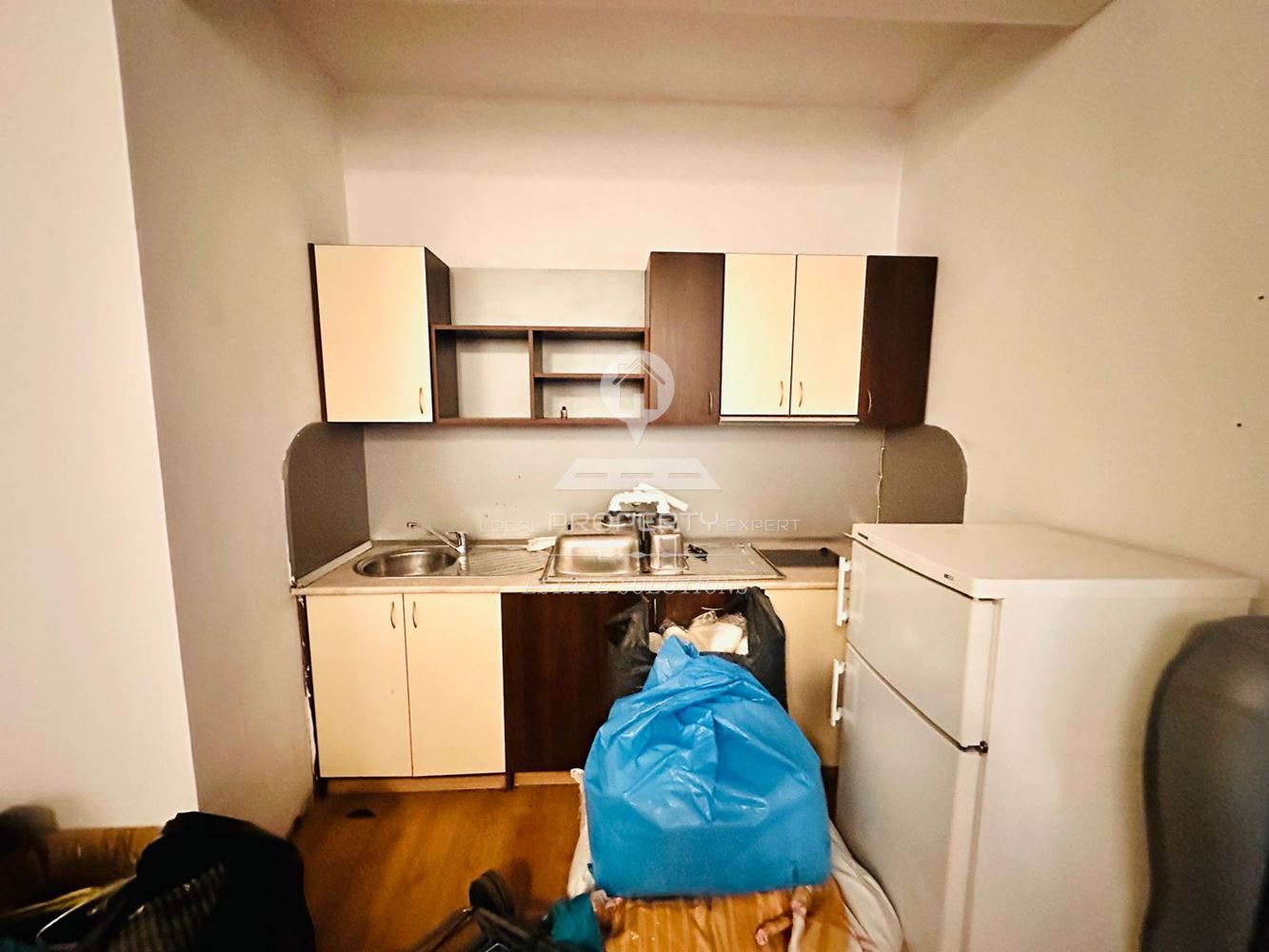 ЖИЛИЩНО ПОМЕЩЕНИЕ СЪС СТАТУТ НА СКЛАД В ЖИЛИЩНА СГРАДА ''СЕВЕРИНА'', КВ. ''ГЛАЗНЕ'', ГР. БАНСКО. - 0