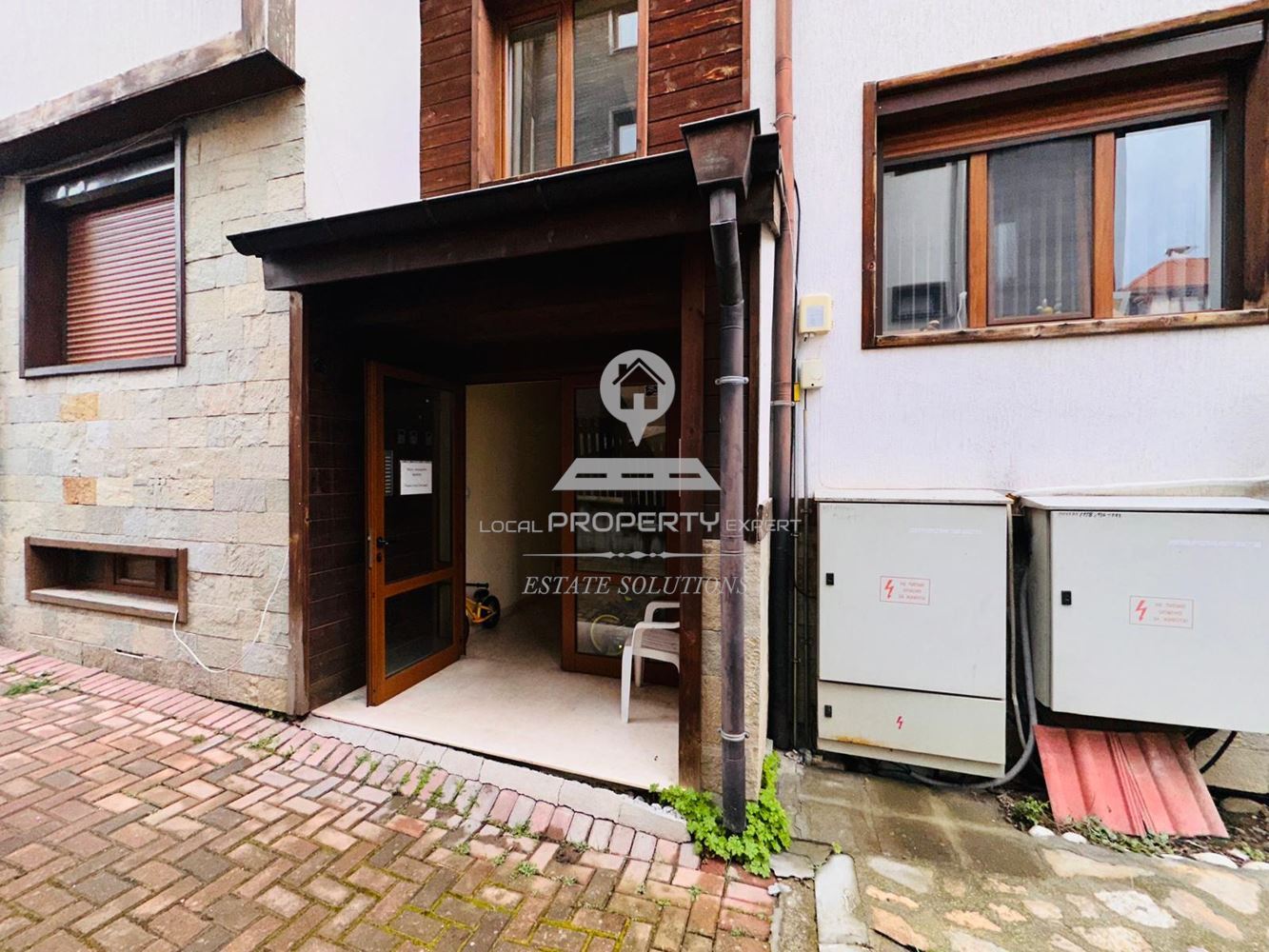 ЖИЛИЩНО ПОМЕЩЕНИЕ СЪС СТАТУТ НА СКЛАД В ЖИЛИЩНА СГРАДА ''СЕВЕРИНА'', КВ. ''ГЛАЗНЕ'', ГР. БАНСКО. - 0