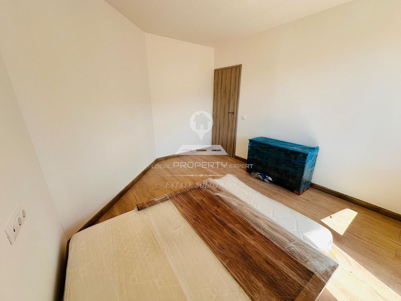 ЮЖЕН ТРИСТАЕН АПАРТАМЕНТ В ЖИЛИЩНА СГРАДА "ЕЛИТ'', УЛ. ''НАЙДЕН ГЕРОВ'', ГР. БАНСКО. - 0