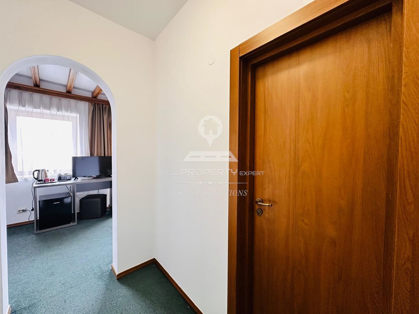 СТИЛНО ОБЗАВЕДЕНИ ЕДНОСПАЛНИ АПАРТАМЕНТИ ПОД НАЕМ В ХОТЕЛ С ТРИ ЗВЕЗДИ, ГР. РАЗЛОГ. - 0