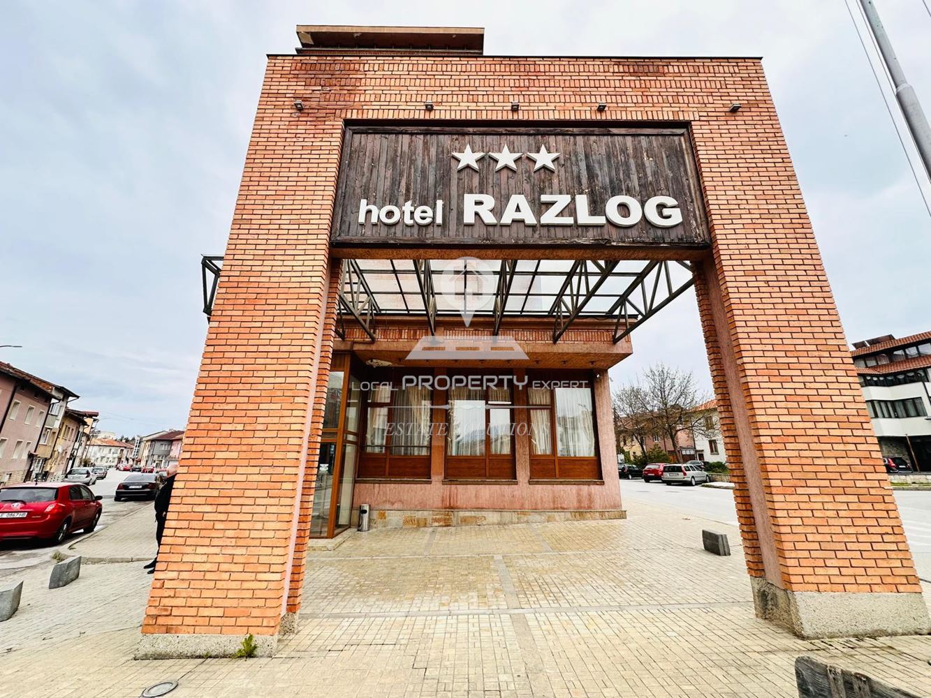 СТИЛНО ОБЗАВЕДЕНИ ЕДНОСПАЛНИ АПАРТАМЕНТИ ПОД НАЕМ В ХОТЕЛ С ТРИ ЗВЕЗДИ, ГР. РАЗЛОГ. - 0