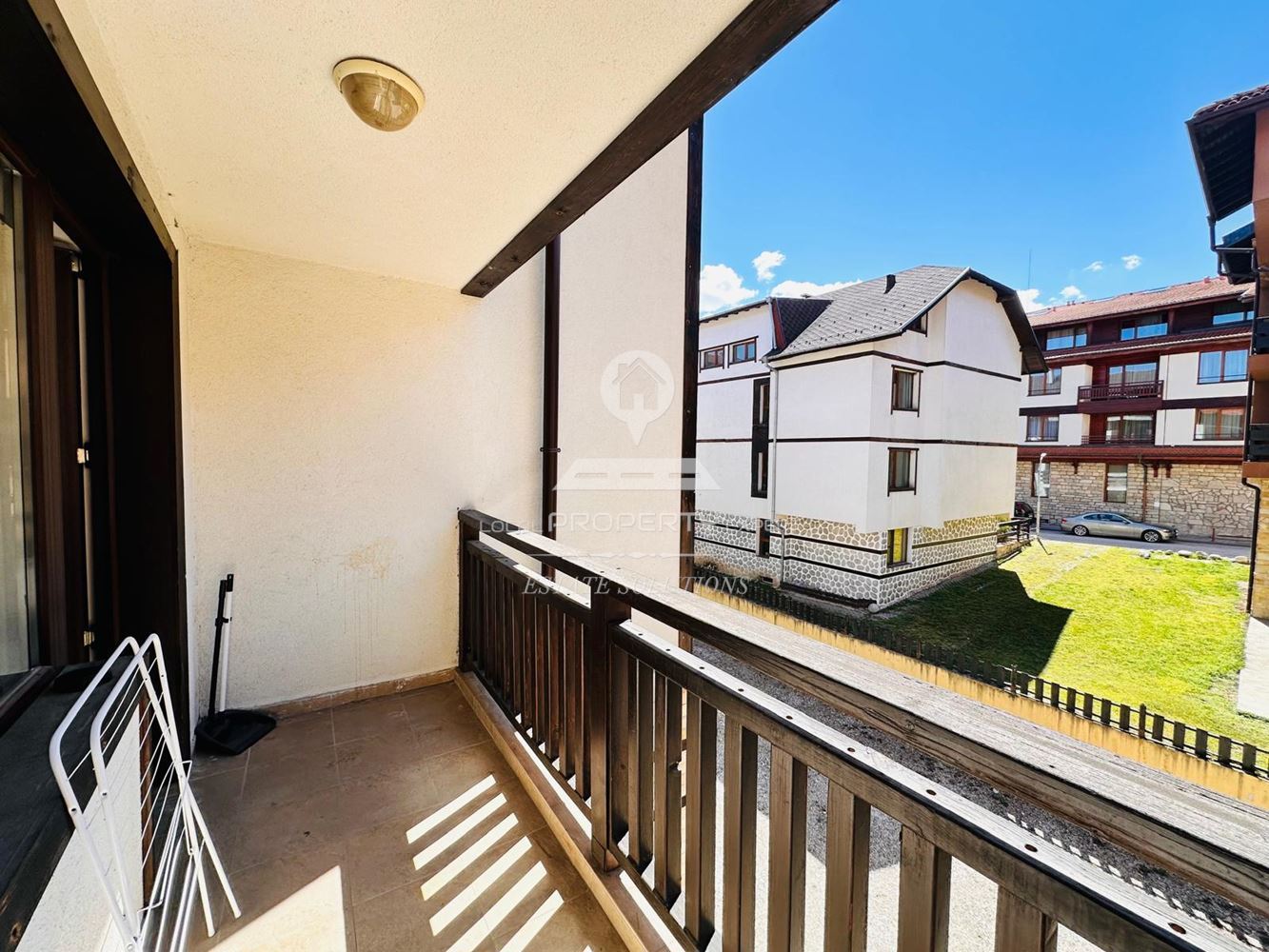 НАПЪЛНО ОБЗАВЕДЕНО СТУДИО С ЮЖНО ИЗЛОЖЕНИЕ В СГРАДА С НИСКА ТАКСА В РАЙОНА НА НАЧАЛНА СТАНЦИЯ, ЖИЛИЩНА СГРАДА "ГОНДОЛА", УЛ. - 0