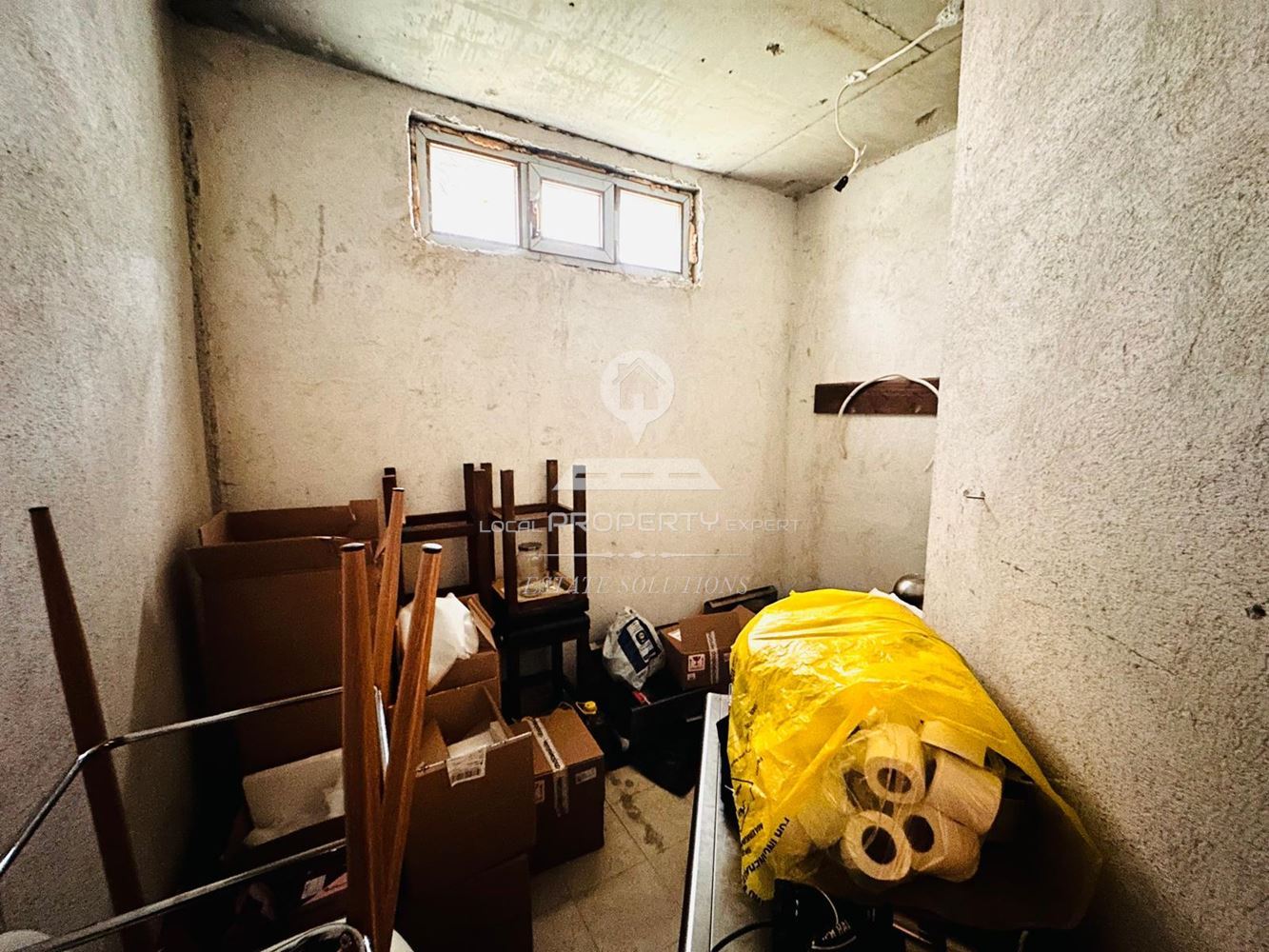 ЖИЛИЩНО ПОМЕЩЕНИЕ СЪС СТАТУТ НА СКЛАД В ЖИЛИЩНА СГРАДА ''СЕВЕРИНА'', КВ. ''ГЛАЗНЕ'', ГР. БАНСКО. - 0