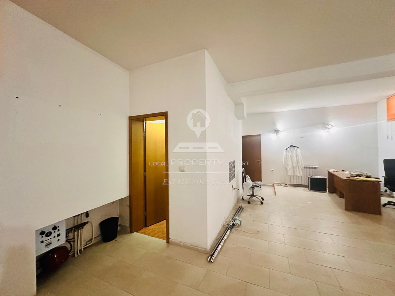 ЖИЛИЩНО ПОМЕЩЕНИЕ СЪС СТАТУТ НА СКЛАД В СГРАДА "СЕВЕРИНА", КВ. ГЛАЗНЕ, БР. БАНСКО. - 0