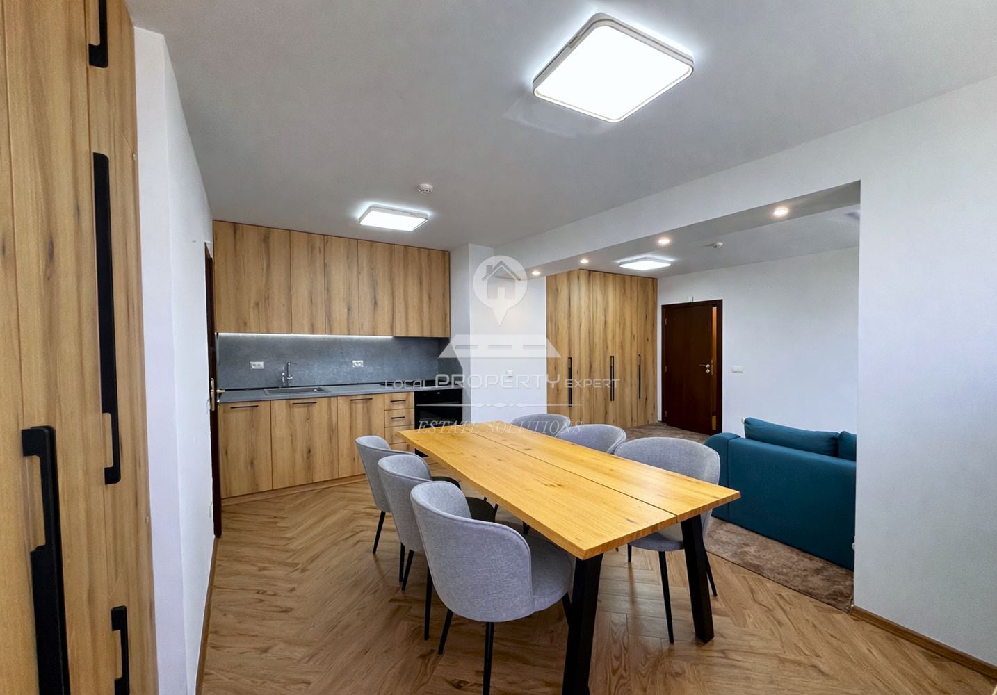 ПРОСТОРЕН ТРИСТАЕН АПАРТАМЕНТ СЪС СТИЛНО ОБЗАВЕЖДАНЕ В КОМПЛЕКС "PANORAMA RISORT" ГР. БАНСКО - 0