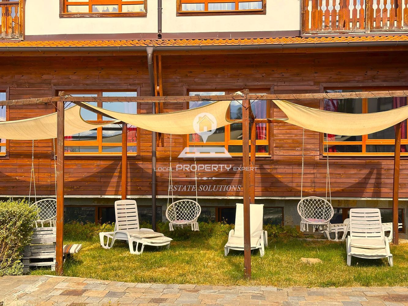 ПРОСТОРЕН ТРИСТАЕН АПАРТАМЕНТ СЪС СТИЛНО ОБЗАВЕЖДАНЕ В КОМПЛЕКС "PANORAMA RISORT" ГР. БАНСКО - 0