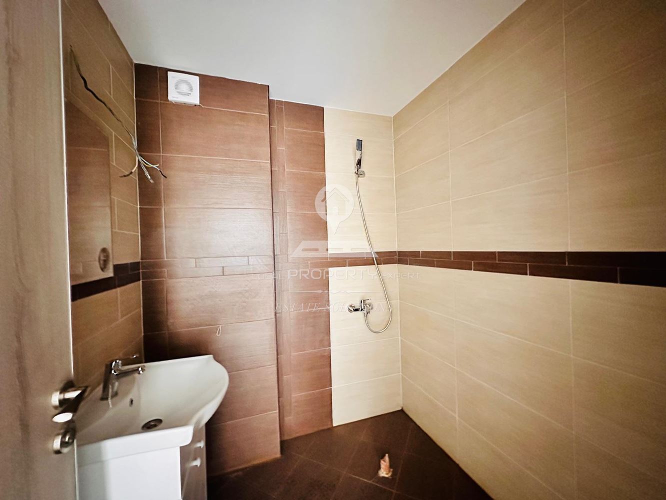 ЮЖЕН ТРИСТАЕН АПАРТАМЕНТ В ЖИЛИЩНА СГРАДА "ЕЛИТ'', УЛ. ''НАЙДЕН ГЕРОВ'', ГР. БАНСКО. - 0