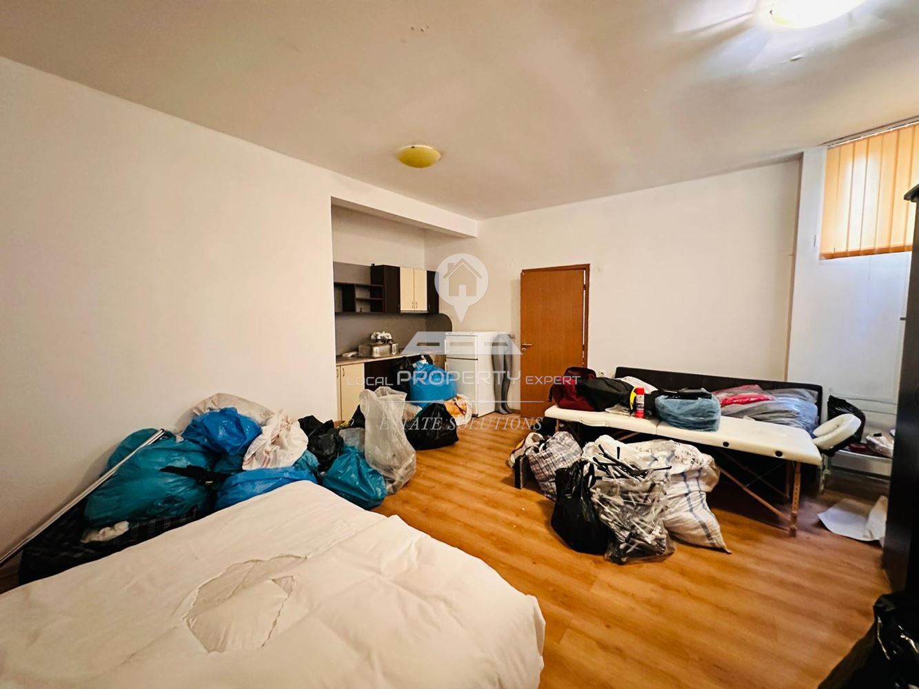 ЖИЛИЩНО ПОМЕЩЕНИЕ СЪС СТАТУТ НА СКЛАД В ЖИЛИЩНА СГРАДА ''СЕВЕРИНА'', КВ. ''ГЛАЗНЕ'', ГР. БАНСКО. - 0