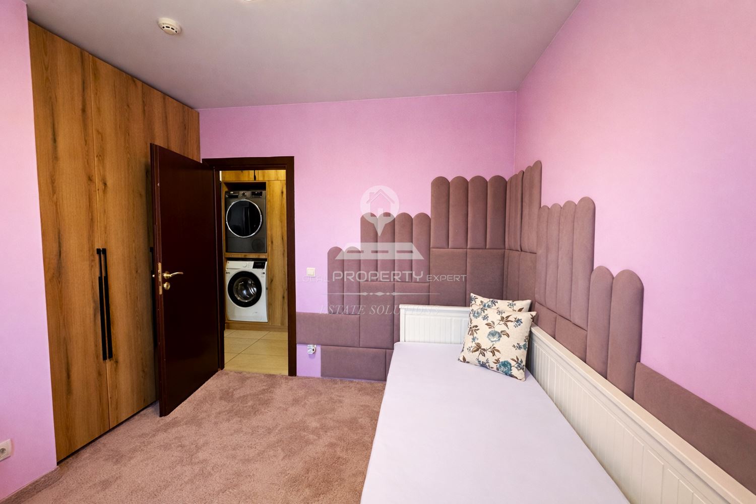 ПРОСТОРЕН ТРИСТАЕН АПАРТАМЕНТ СЪС СТИЛНО ОБЗАВЕЖДАНЕ В КОМПЛЕКС "PANORAMA RISORT" ГР. БАНСКО - 0