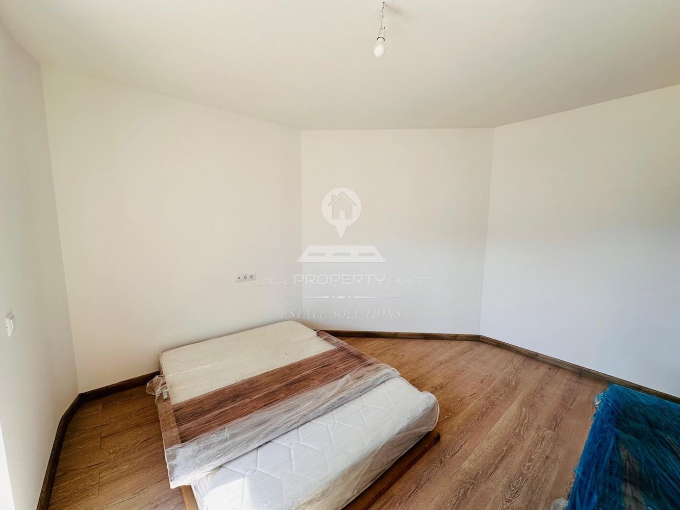 ЮЖЕН ТРИСТАЕН АПАРТАМЕНТ В ЖИЛИЩНА СГРАДА "ЕЛИТ'', УЛ. ''НАЙДЕН ГЕРОВ'', ГР. БАНСКО. - 0