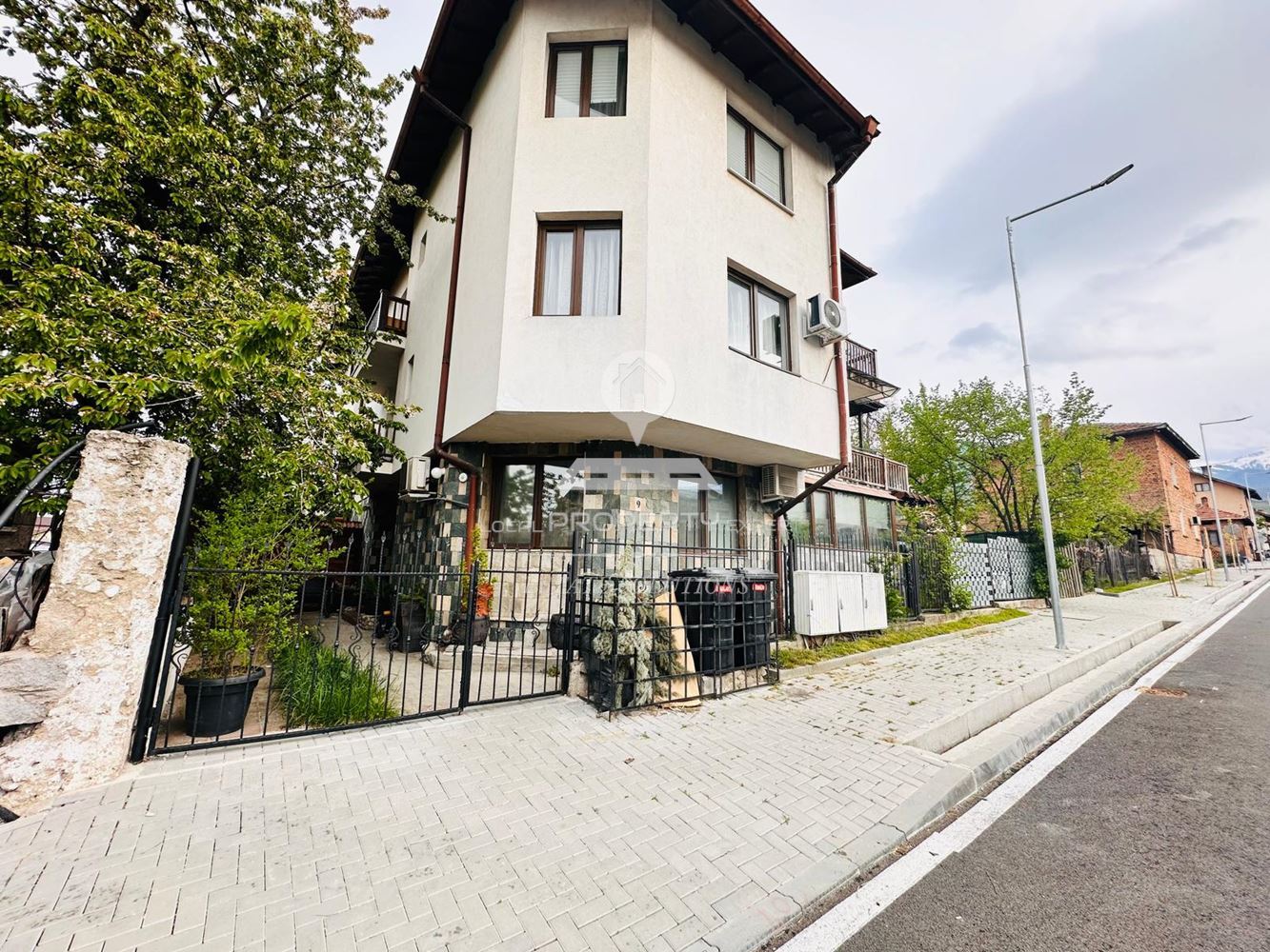 НАПЪЛНО ОБЗАВЕДЕНО СТУДИО В ЖИЛИЩНА СГРАДА БЕЗ ТАКСА ПОДДРЪЖКА, УЛ. СОЛУН, ГР. БАНСКО. - 0