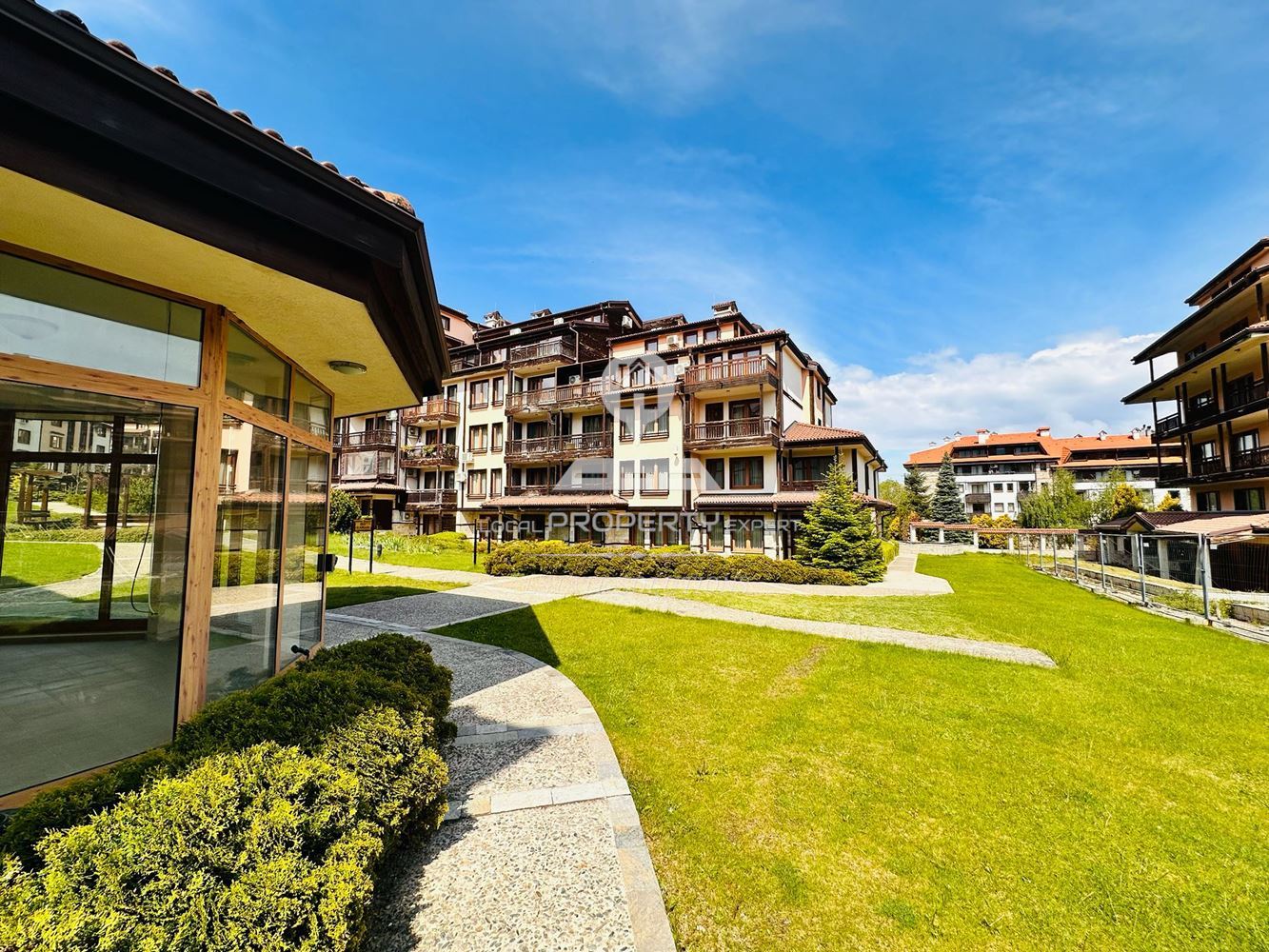 НАПЪЛНО ОБЗАВЕДЕН ЧЕТИРИСТАЕН АПАРТАМЕНТ В КОМПЛЕКС "DOWNTOWN BANSKO RESORT'', УЛ. СТРАГИТЕ, ГР. БАНСКО. - 0