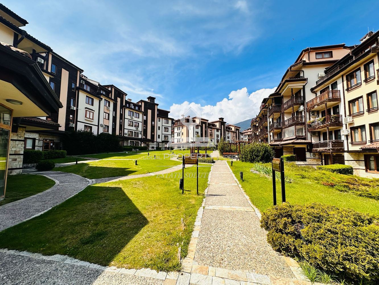 НАПЪЛНО ОБЗАВЕДЕН ЧЕТИРИСТАЕН АПАРТАМЕНТ В КОМПЛЕКС "DOWNTOWN BANSKO RESORT'', УЛ. СТРАГИТЕ, ГР. БАНСКО. - 0
