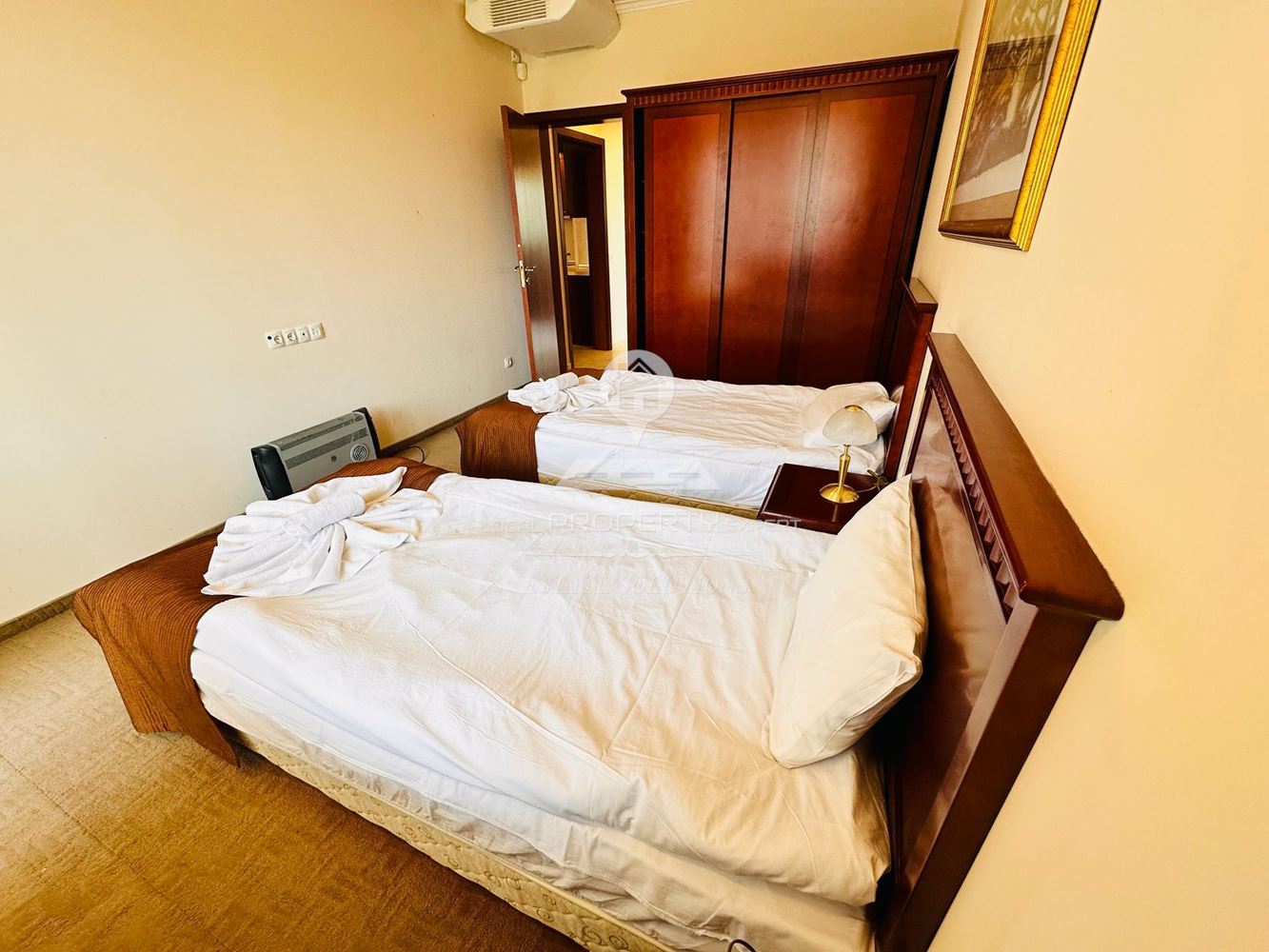 НАПЪЛНО ОБЗАВЕДЕН ЧЕТИРИСТАЕН АПАРТАМЕНТ В КОМПЛЕКС "DOWNTOWN BANSKO RESORT'', УЛ. СТРАГИТЕ, ГР. БАНСКО. - 0