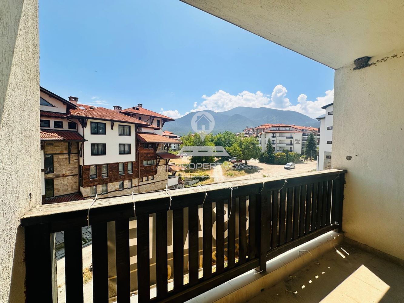ПРОСТОРЕН ТРИСТАЕН АПАРТАМЕНТ В ЖИЛИЩНА СГРАДА С ПЕРФЕКТНА ЛОКАЦИЯ В КВ. СТРАГИТЕ, ГР. БАНСКО. - 0